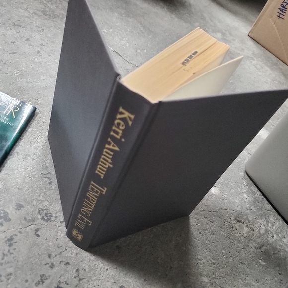 Tempting Evil by Keri Arthur (hardcover book) - Picture 4 of 8